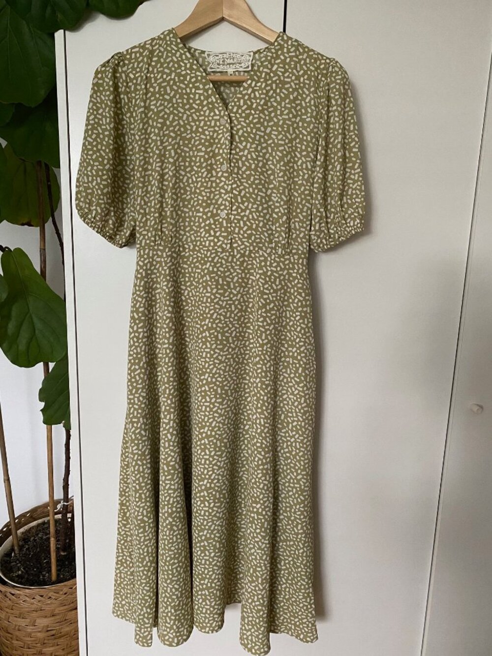 Pink Martini Ditsy Dashed Print Midi Dress - Sage Green - Size M